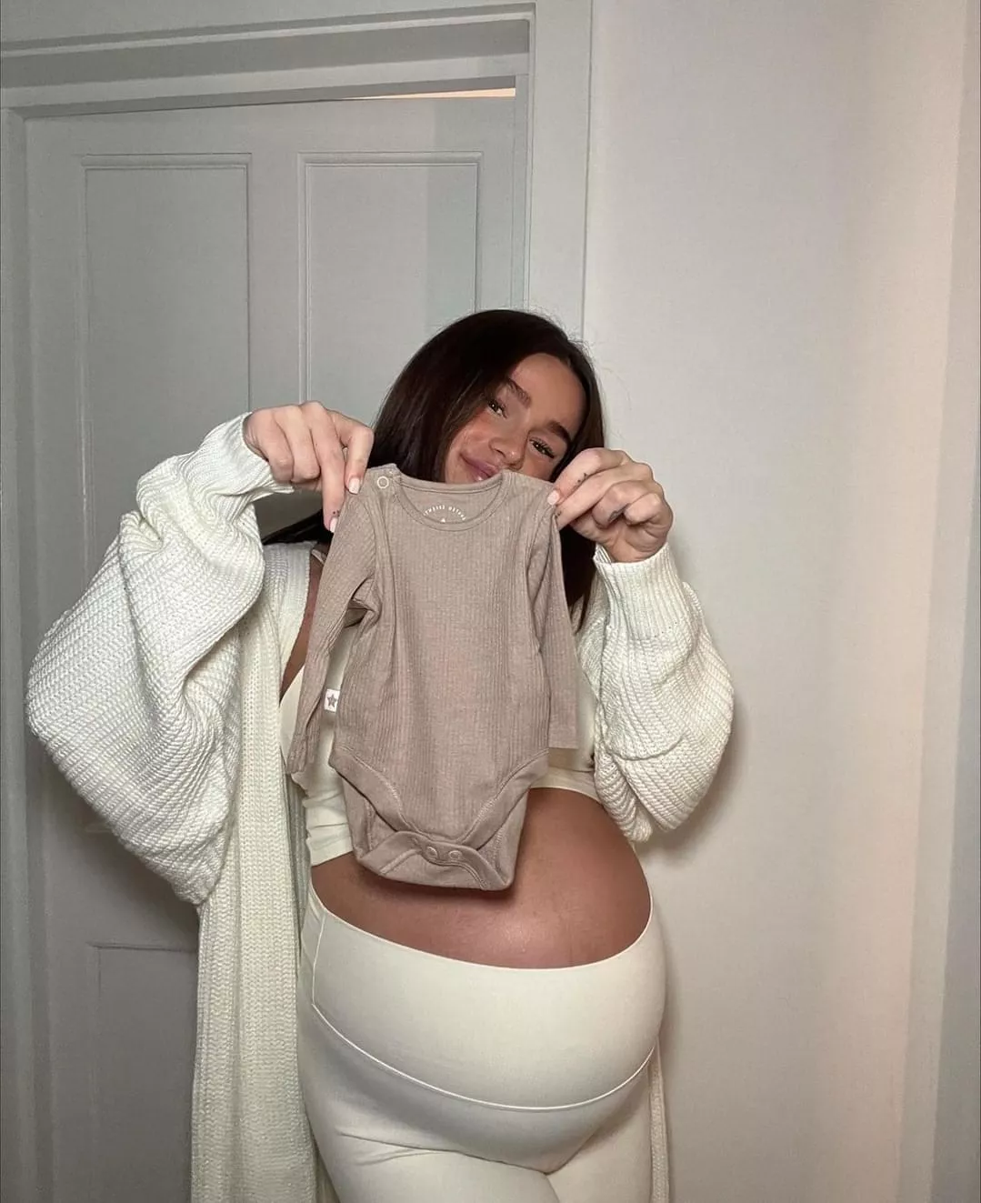 Preggo Sydney May Crouch