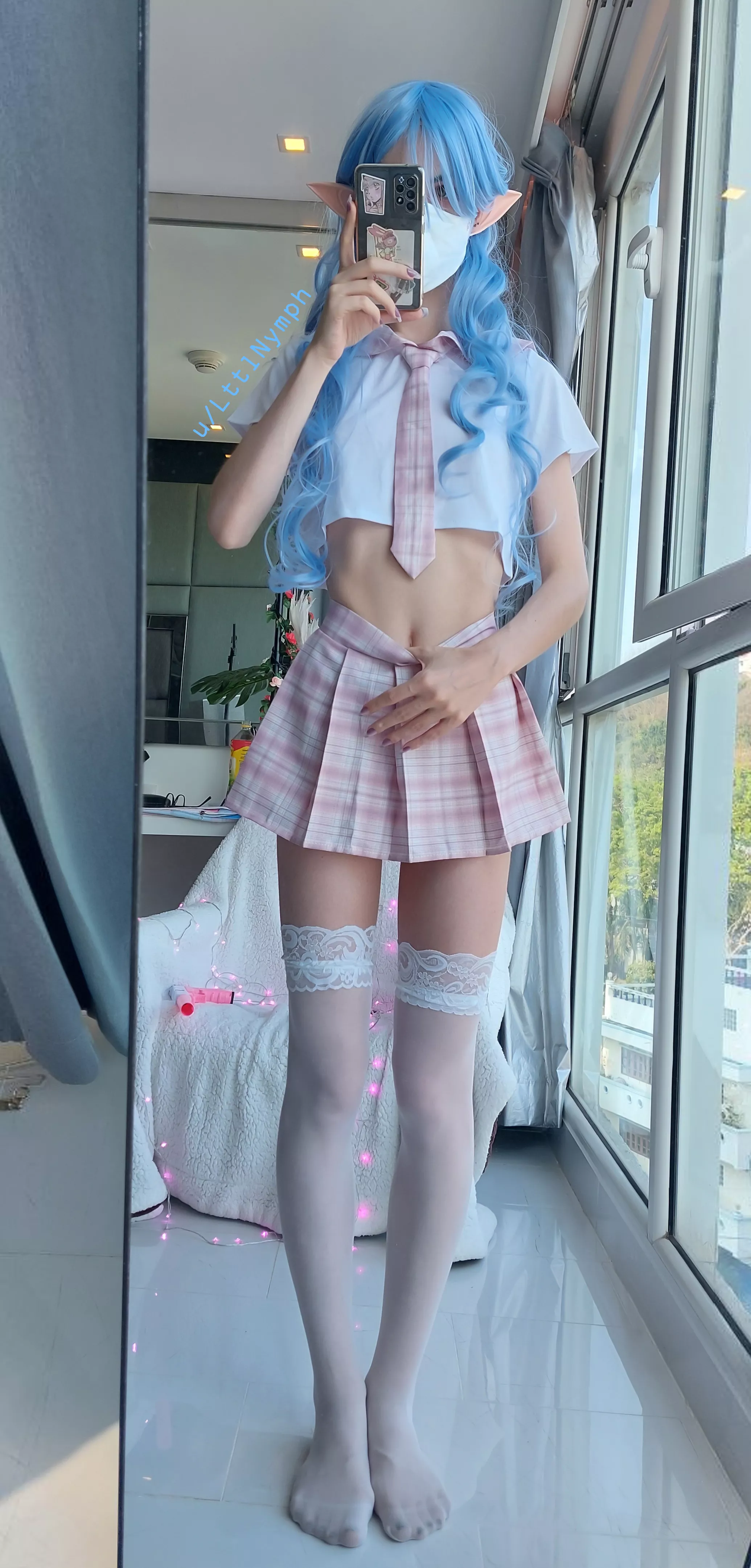 Shy elf - school chan