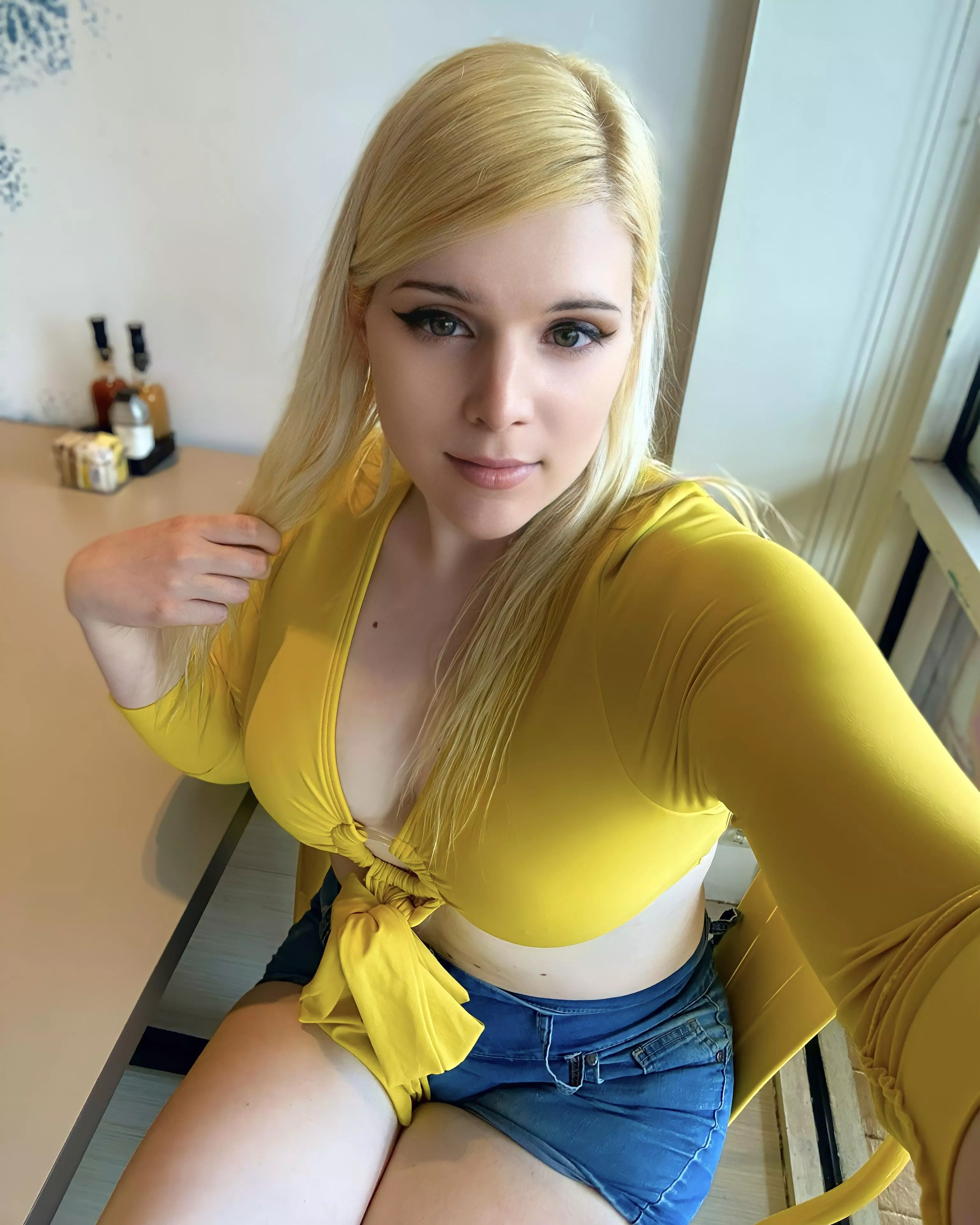 This femboy gotta stay curvy somehow 😋🍴