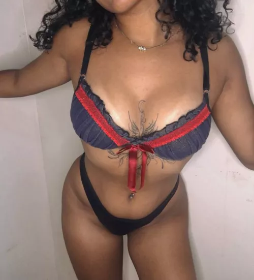 Use one emoji to describe these titties 🫶