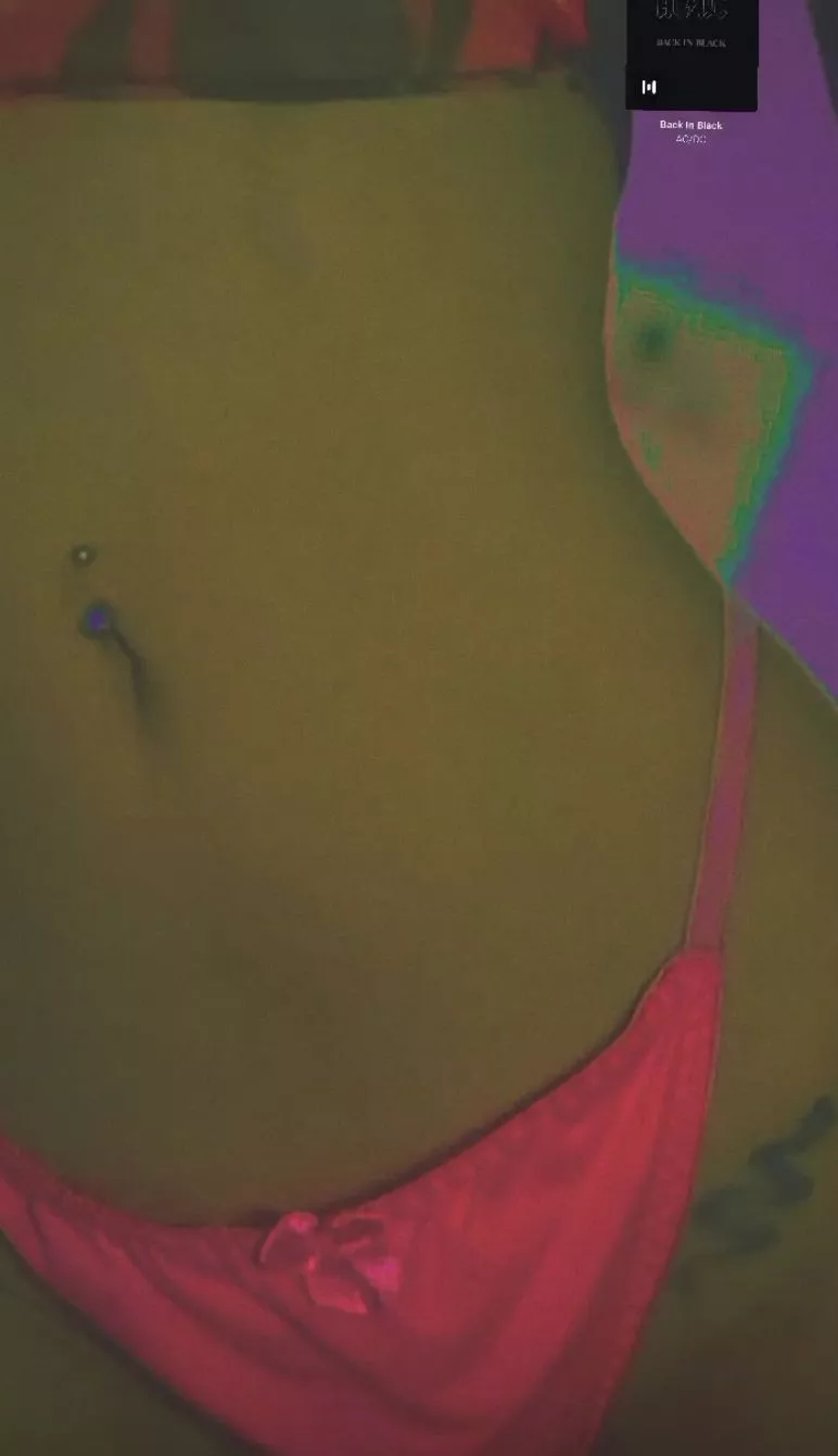 What do you like more? My piercing, my tattoo or that I'm a metal girl? 🤘😈