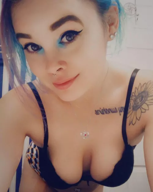 Where did your eyes travel to first? 😈💙💦