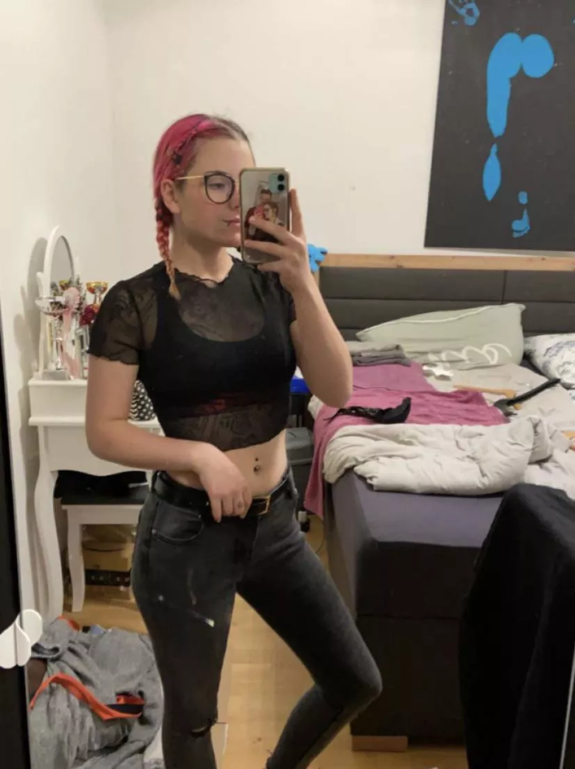 Who wants to see me naked😛🫦💦