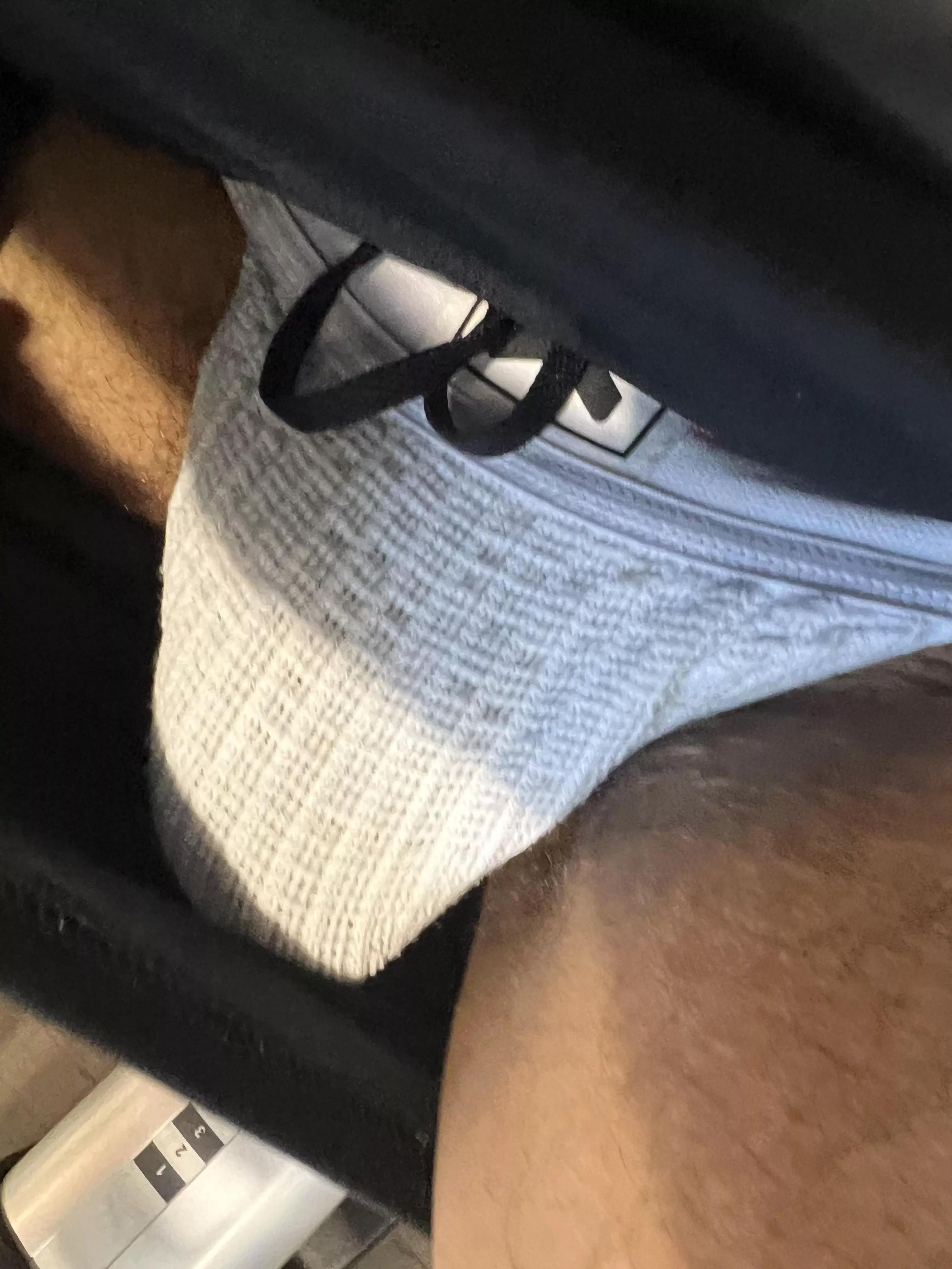 Workout jock peek!
