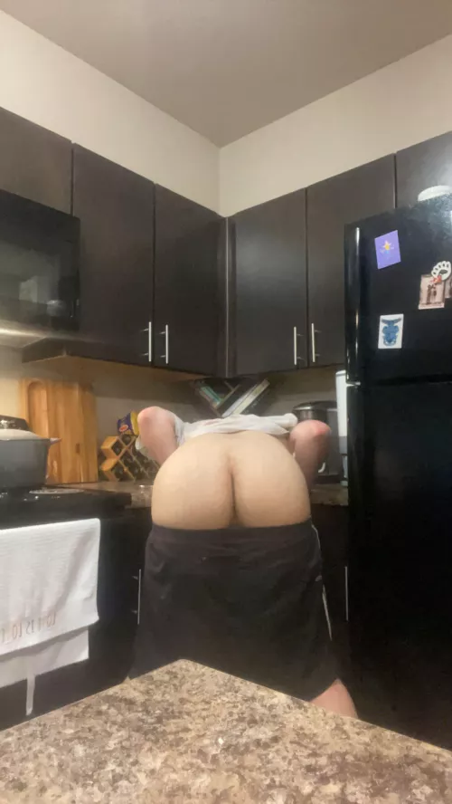 26 white cheating bottom looking for fun while bf sleeps