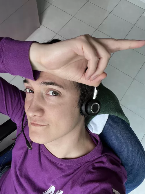 [36🇲🇽] Hope you’re all having a good day! I feel great. I was promoted and I’m in training for my new position 💪🏻. How’s your day going so far?! As always: DM’s open to chat with everyone. 🫰🏻