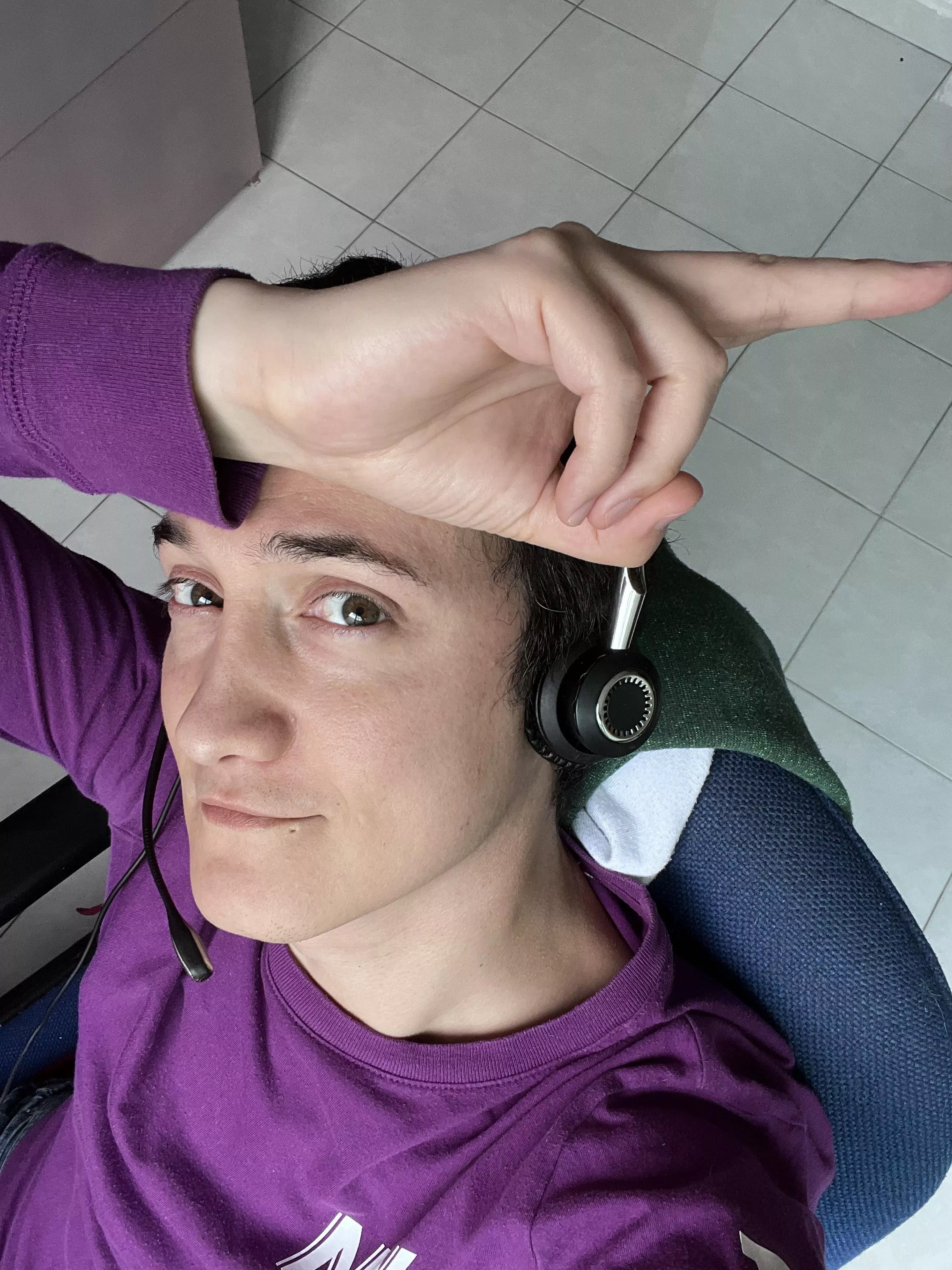 [36🇲🇽] Hope you’re all having a good day! I feel great. I was promoted and I’m in training for my new position 💪🏻. How’s your day going so far?! As always: DM’s open to chat with everyone. 🫰🏻