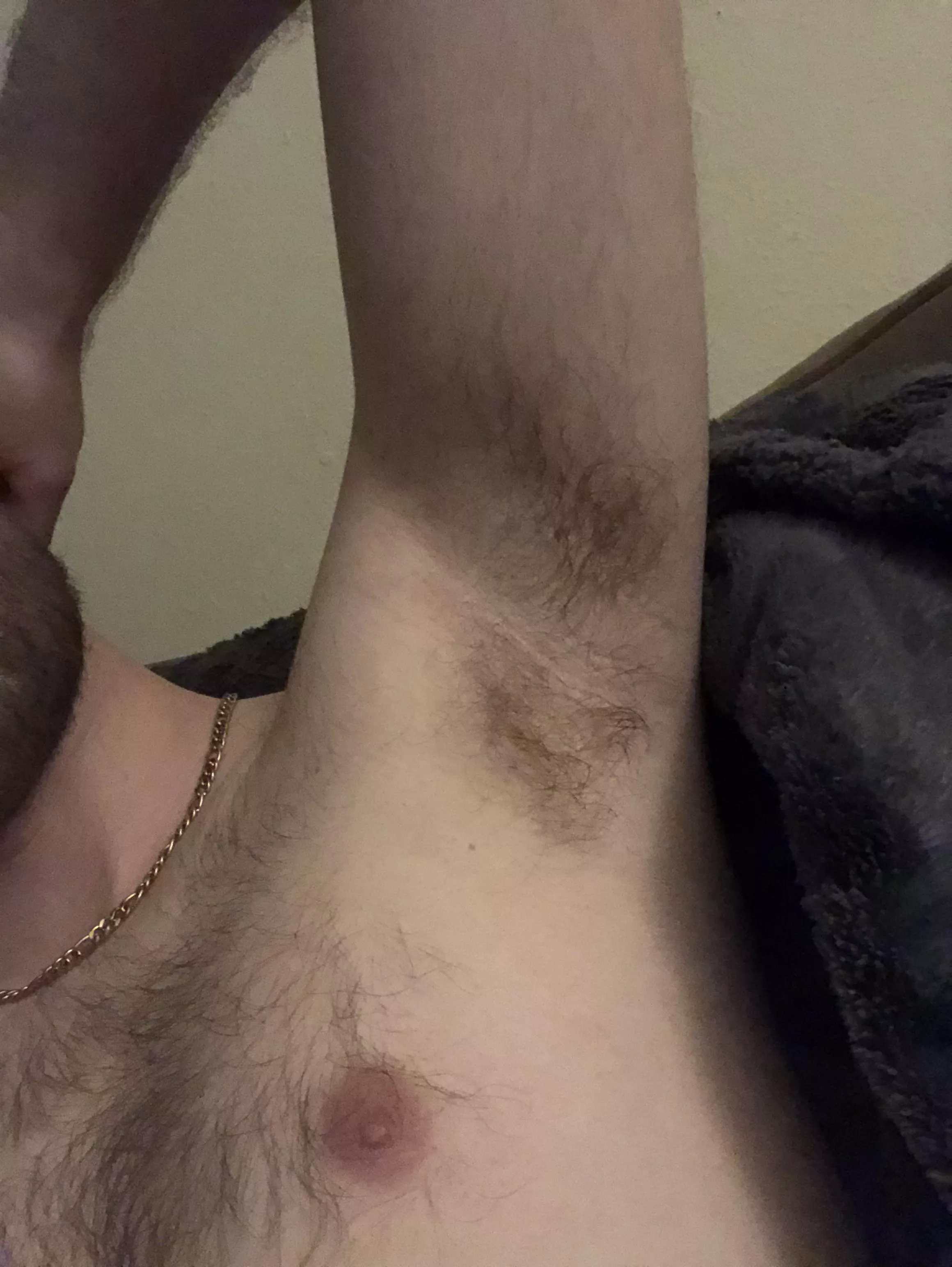 4th day no deodorant. Been getting it nice and stinky, just need some bros to share it with. Come get a whiff