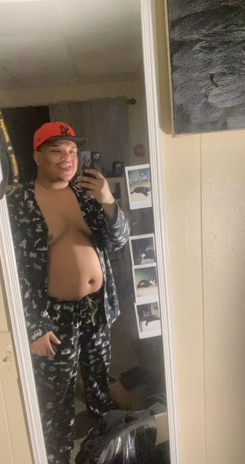 Ah Since winter is over now… I guess no one likes big bellies anymore 🤷🏾‍♂️