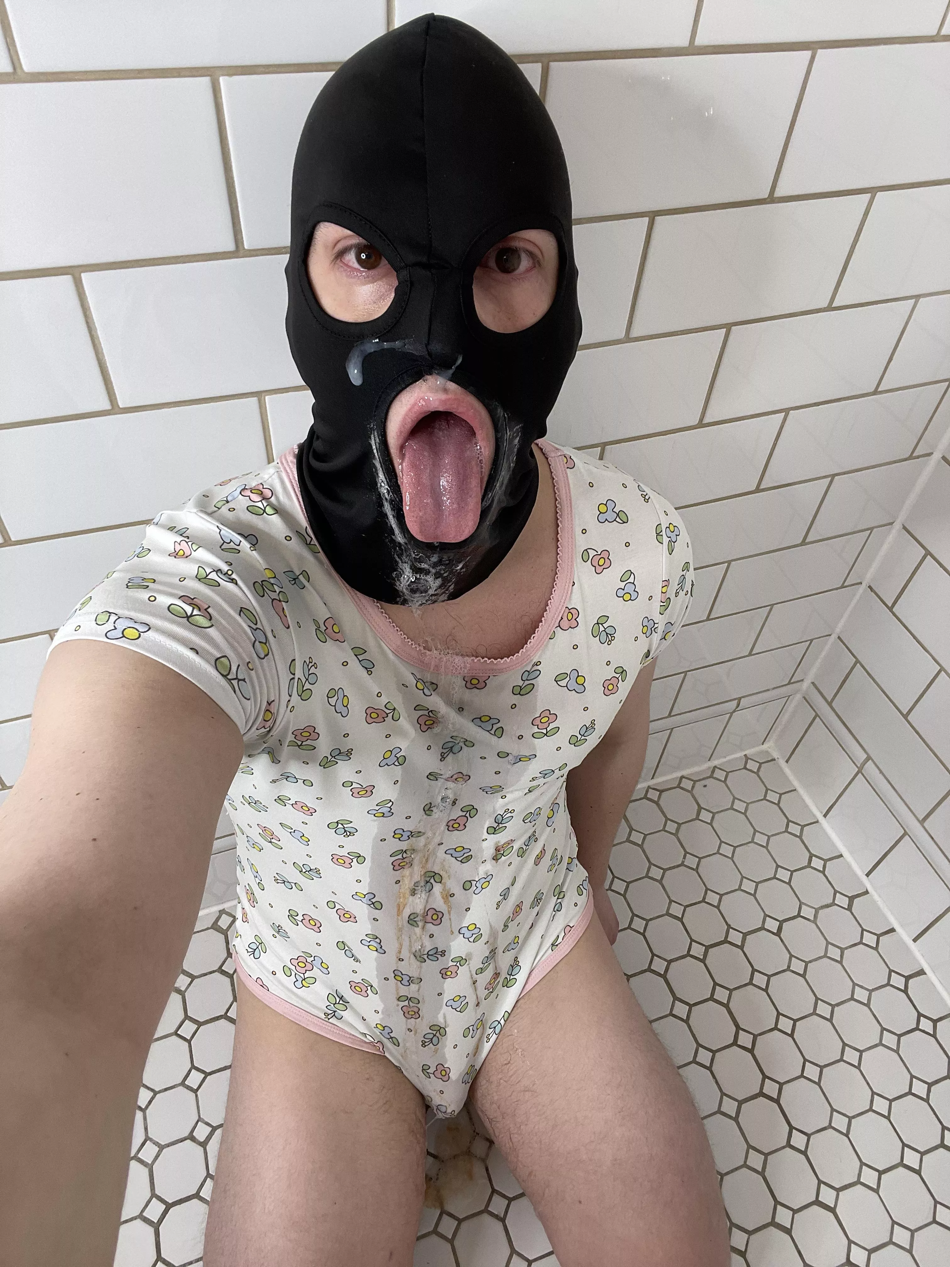 Cocksucking whore coated in cum and throat slime @GaggingFagNYC