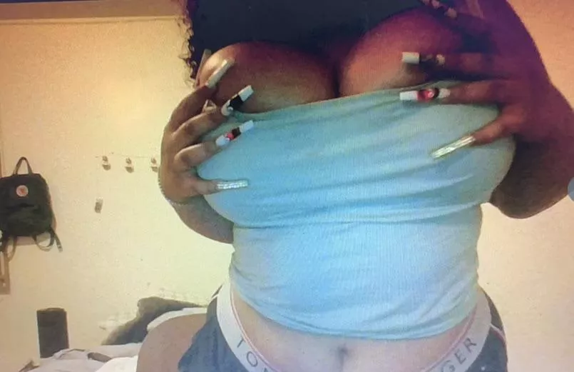 F19 would you fuck me?