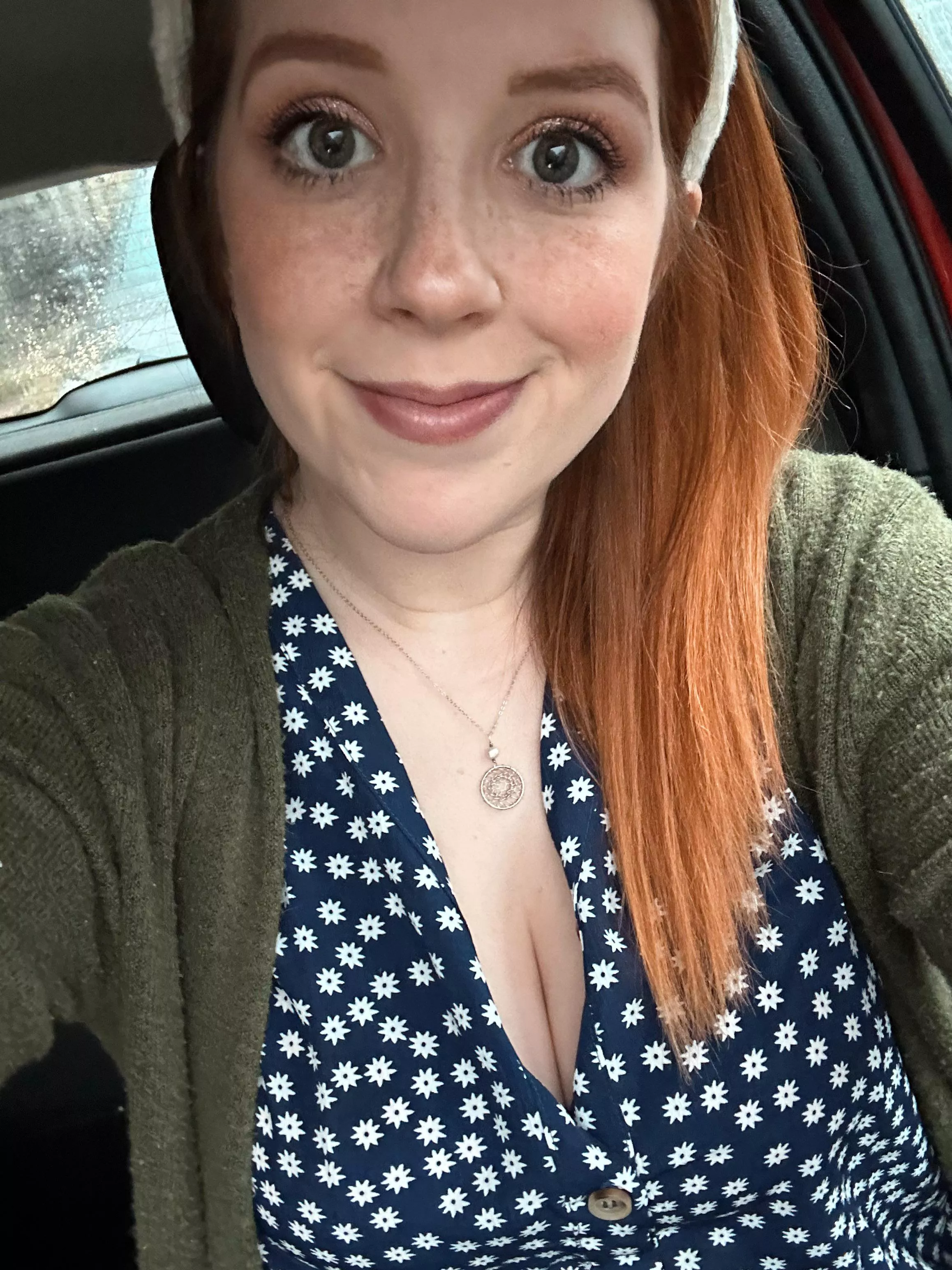Finally back home in the UK which means hiding in my car from the rain 😂 [F]