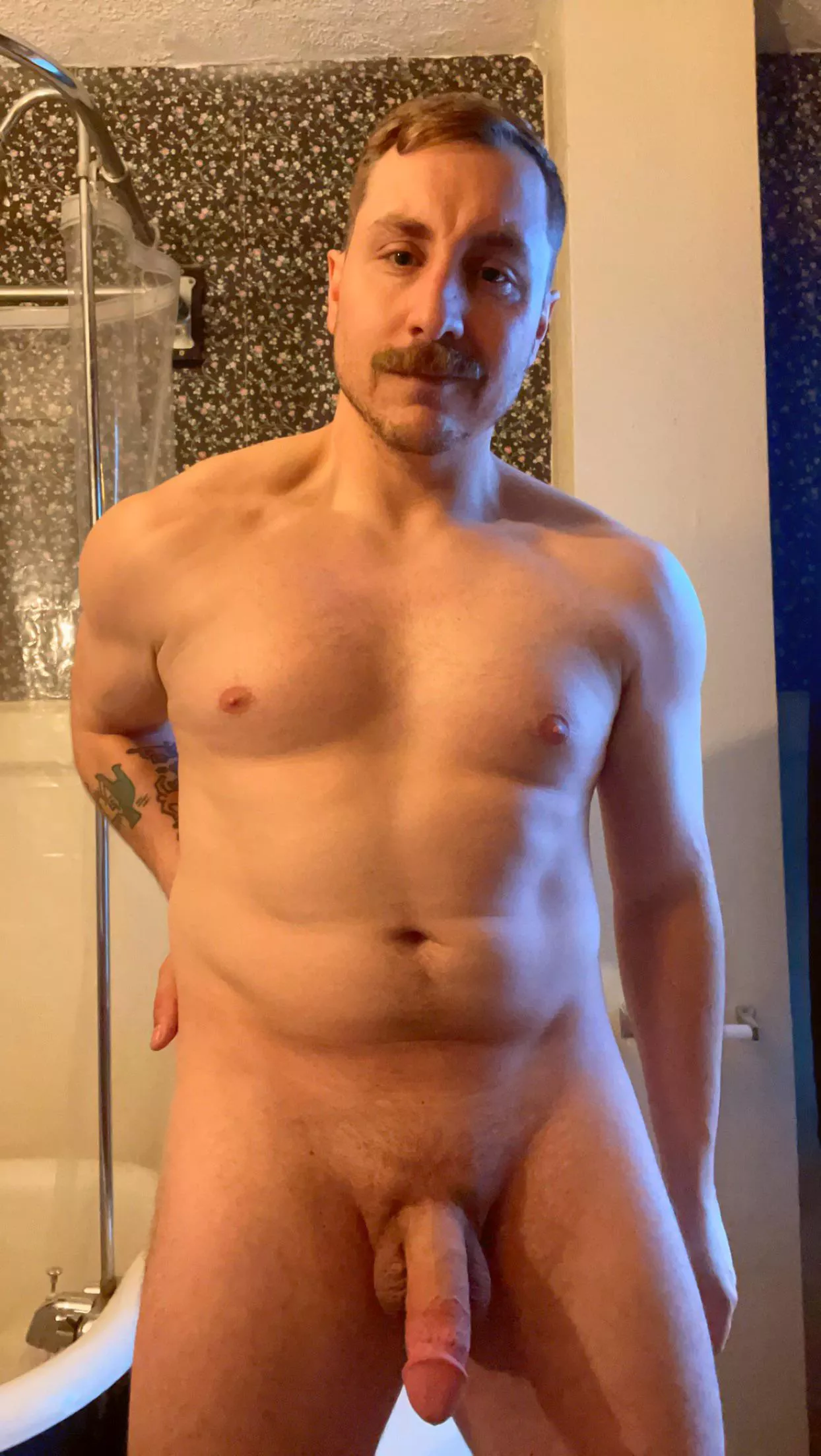 Happy Hump Day!!! Come keep me busy!