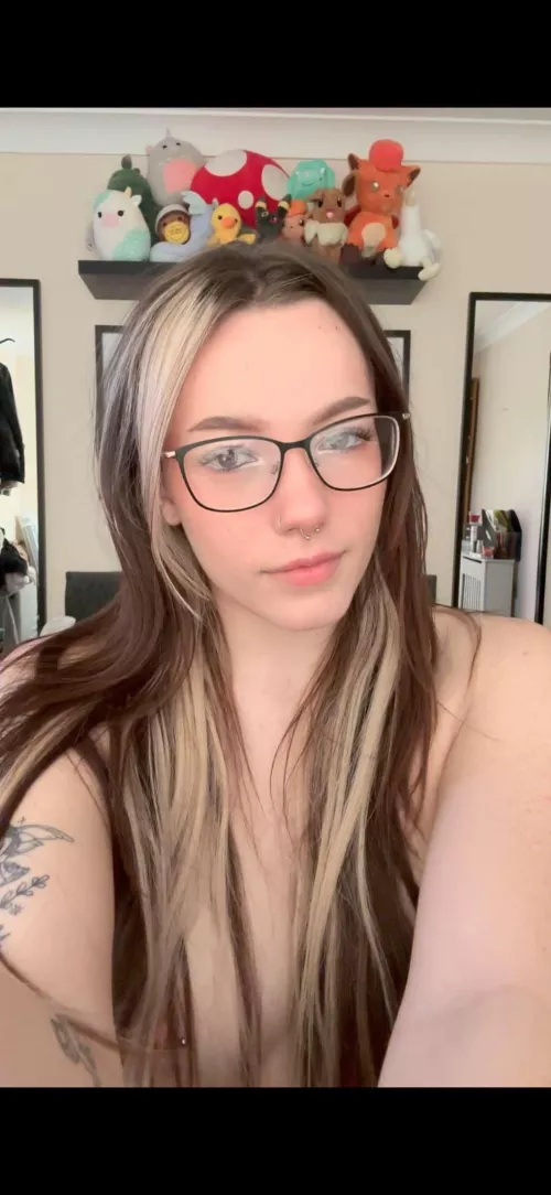 I love this subreddit for making me feel sexy in my glasses