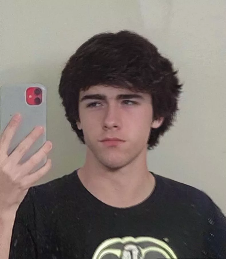 I need an ow update and a cleaner mirror 🥴