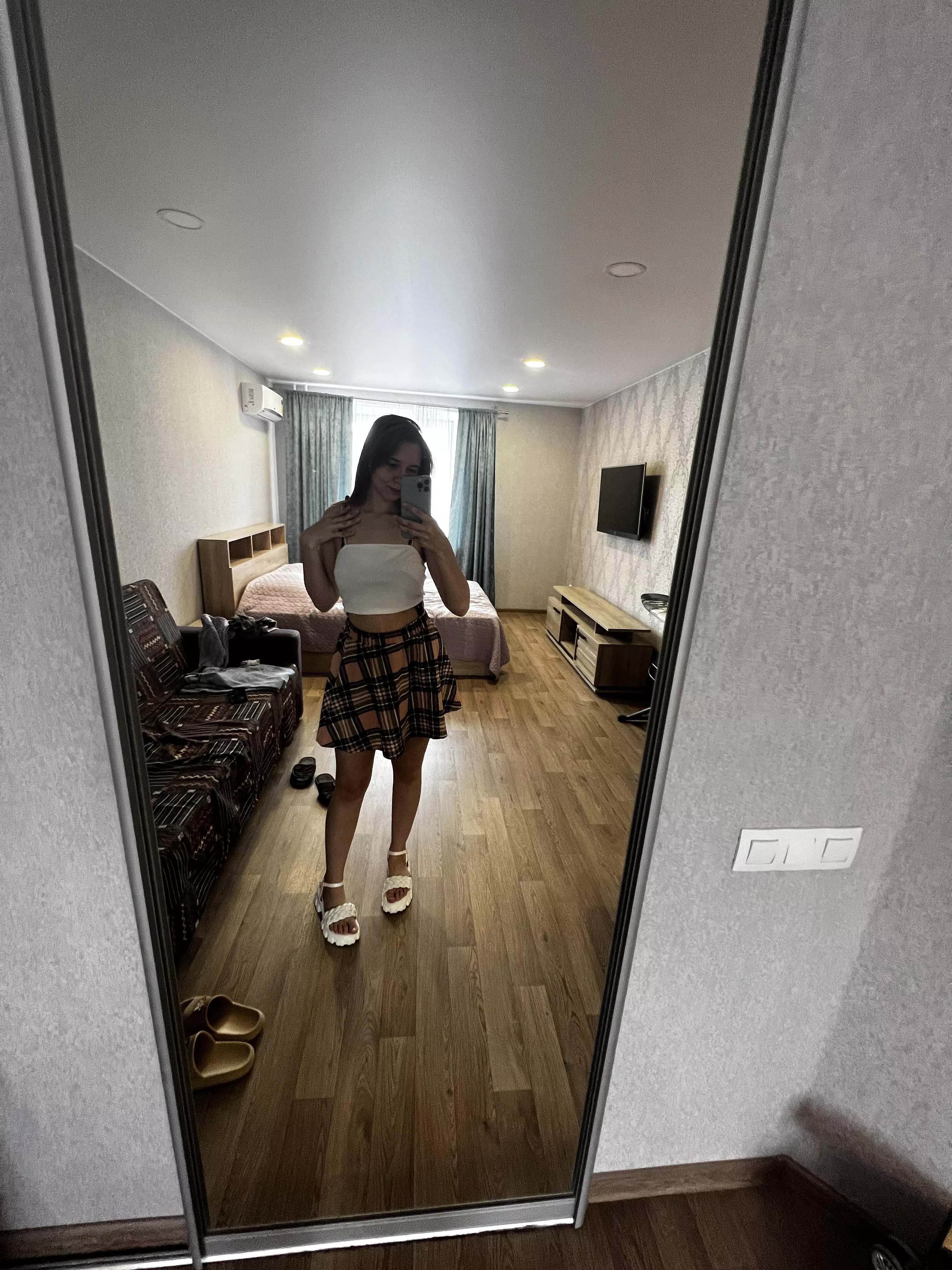 If a girl is wearing a short skirt, then a man doesn’t care if her handbag matches her shoes 🍌