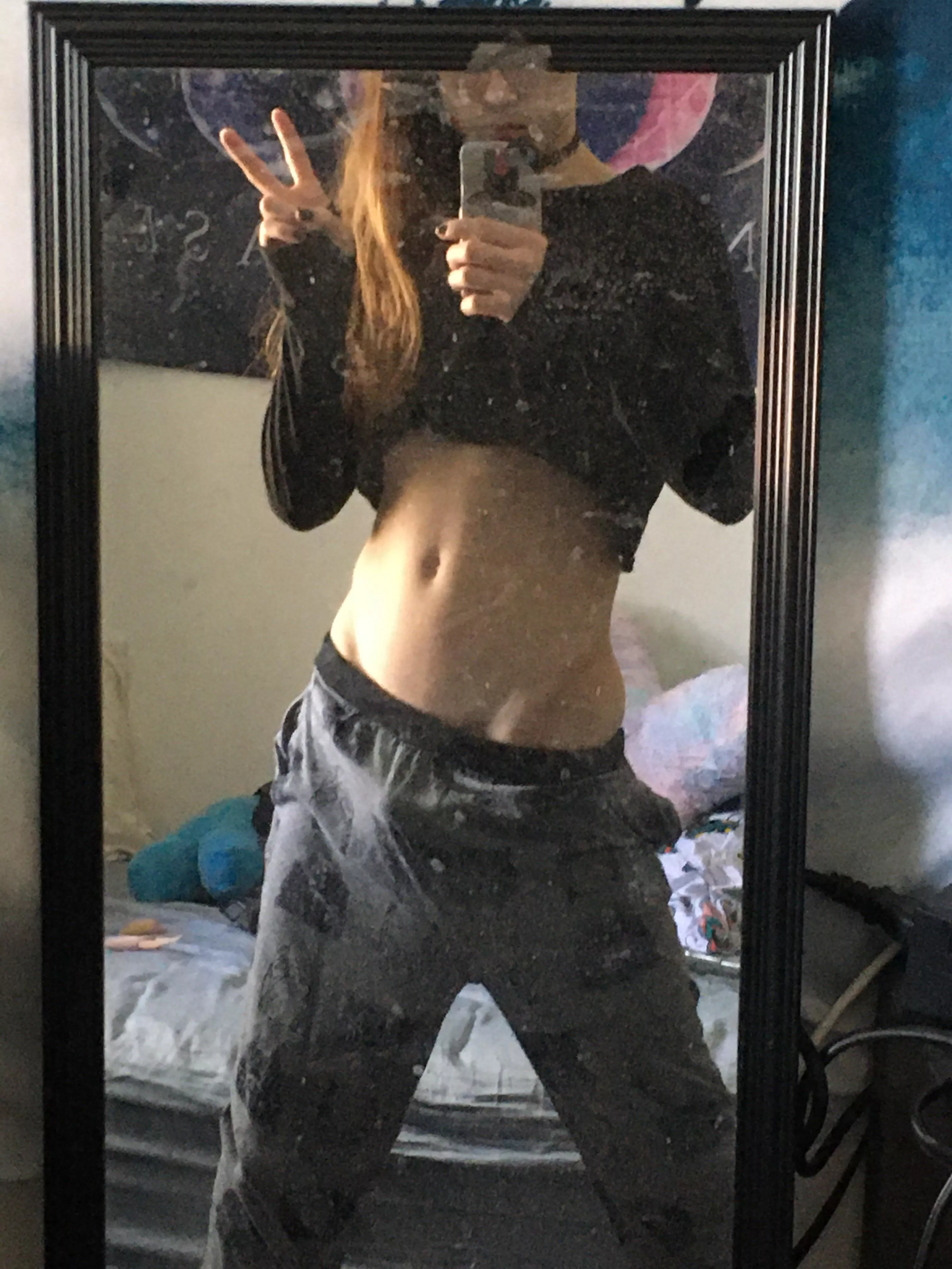 Midriff Monday 🖤🖤🖤