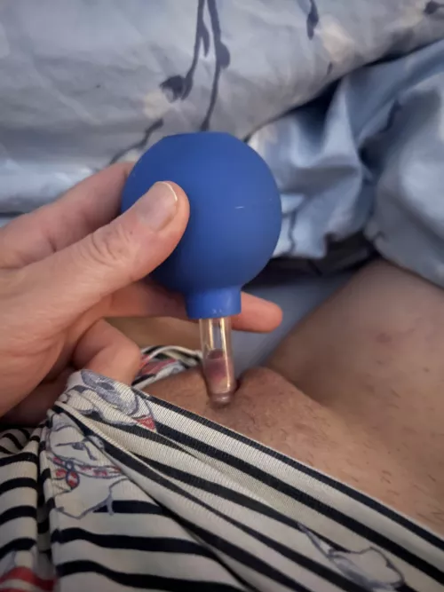 Mini pumping session before work. Who’d like to see it pumped more? 🥵