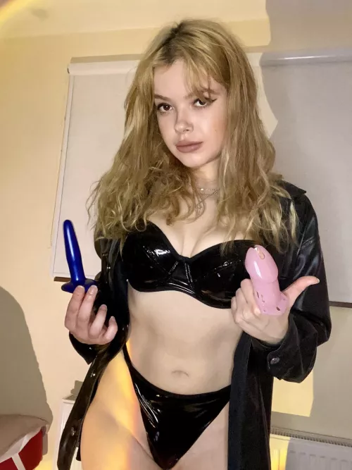 Now be a good boi and wear your cage!