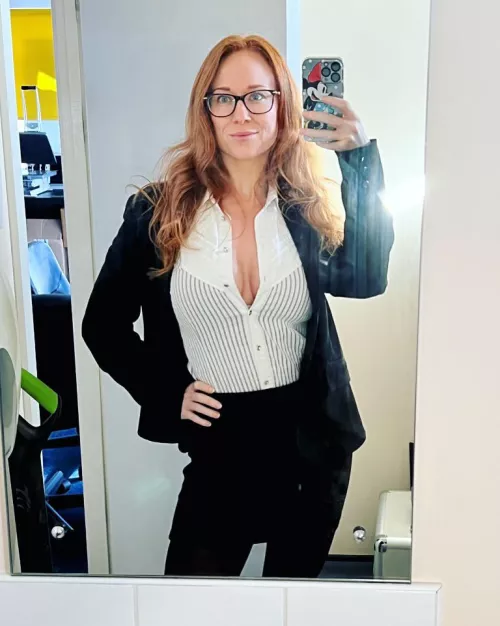 Office selfie 👓📈