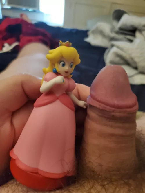 Peach is bigger than the 🍄