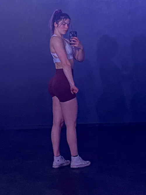 post workout mirror check 🍑