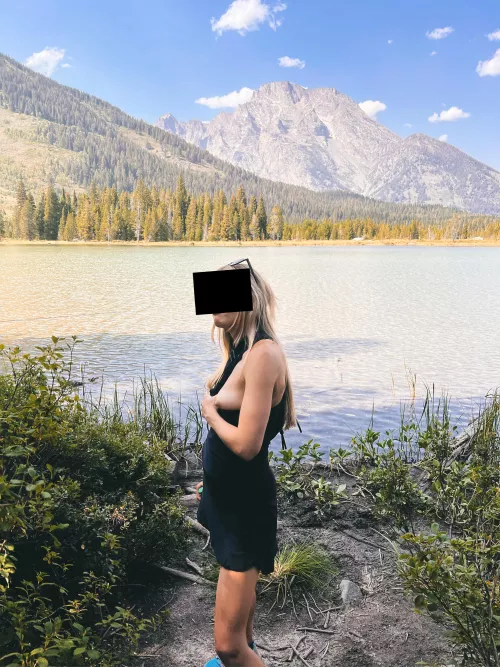 Risky quick flash on a busy trail