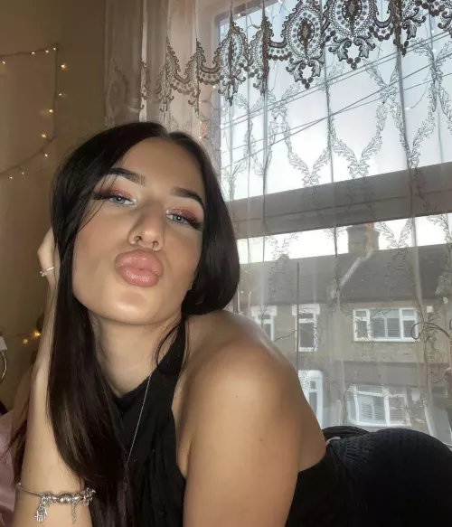 She’s wants a kiss 💋