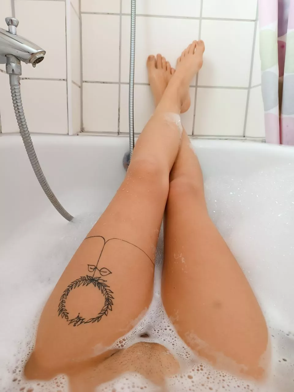Showing off my legs and tattoo :b