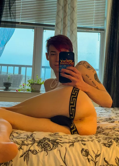 Slip your cock in my hole pls 🥺👉👈