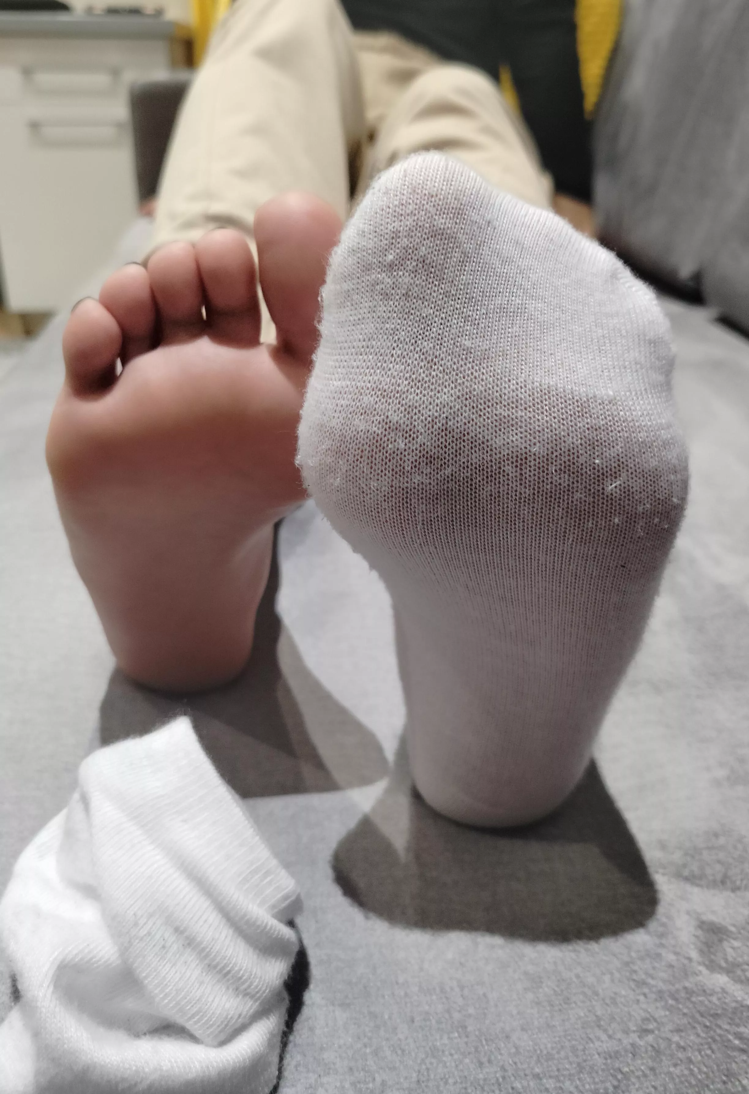 Take off my other sock and take care of my feet...now 💋😏👣oc