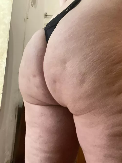 Teacher Tess has a Thick Ass!