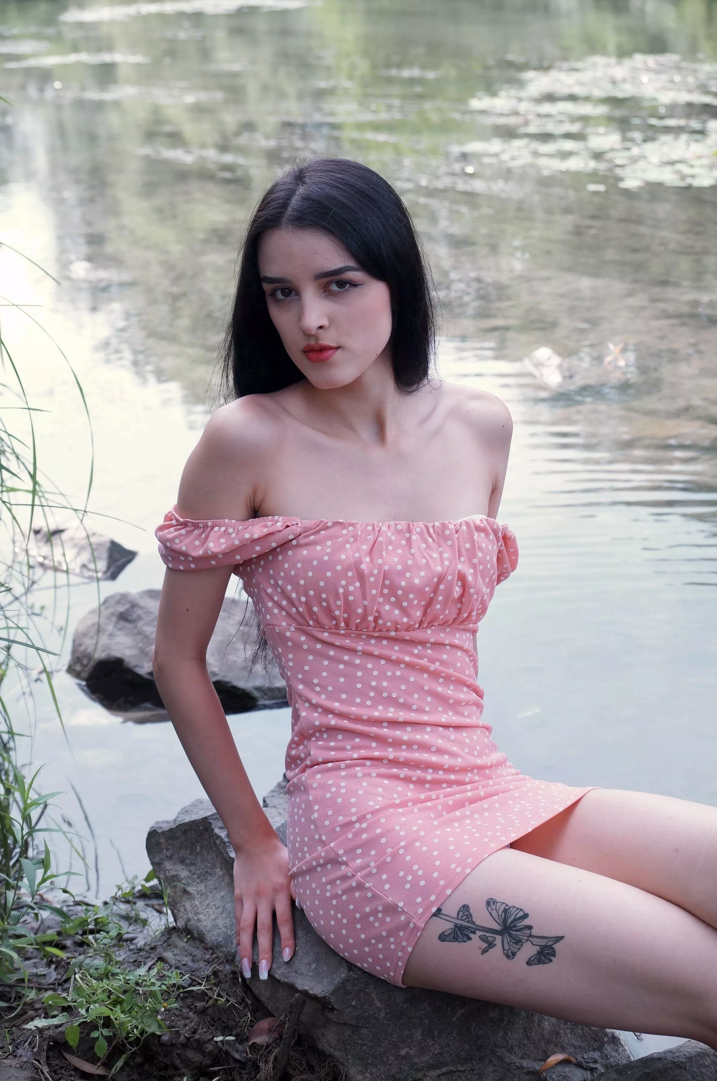 Tear off the season of short dresses for a walk)