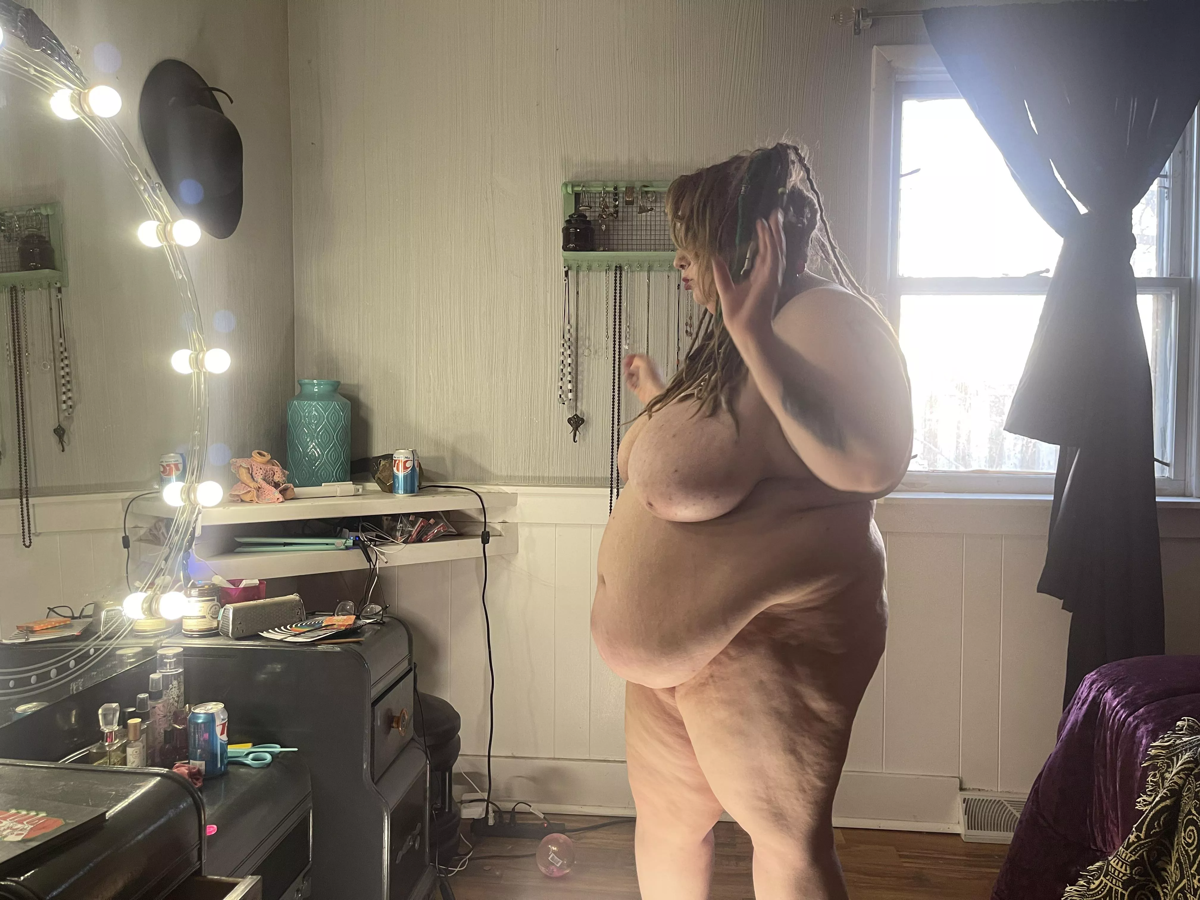 That side profile tho I am all gut 😅