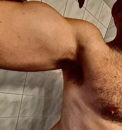 The smell of yesterday’s sex and today’s boxing session is filling the whole room