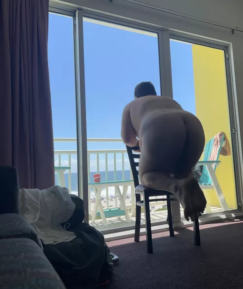 This weather has me thinking about the beach. 🍑🌴