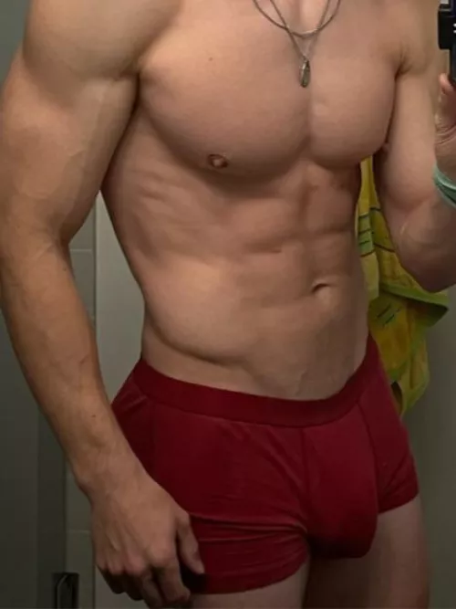 When my bulge makes my pecs look smol