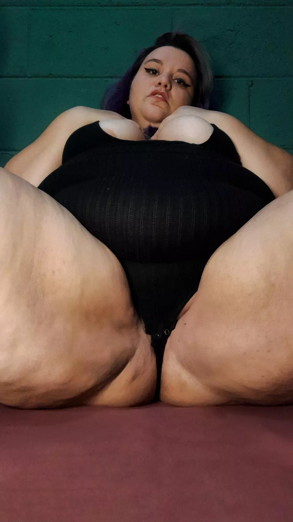 who wants to be between my tighs ?