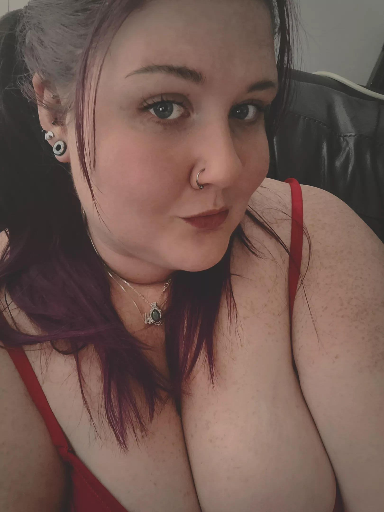 Who wants to keep me company today 💋💋