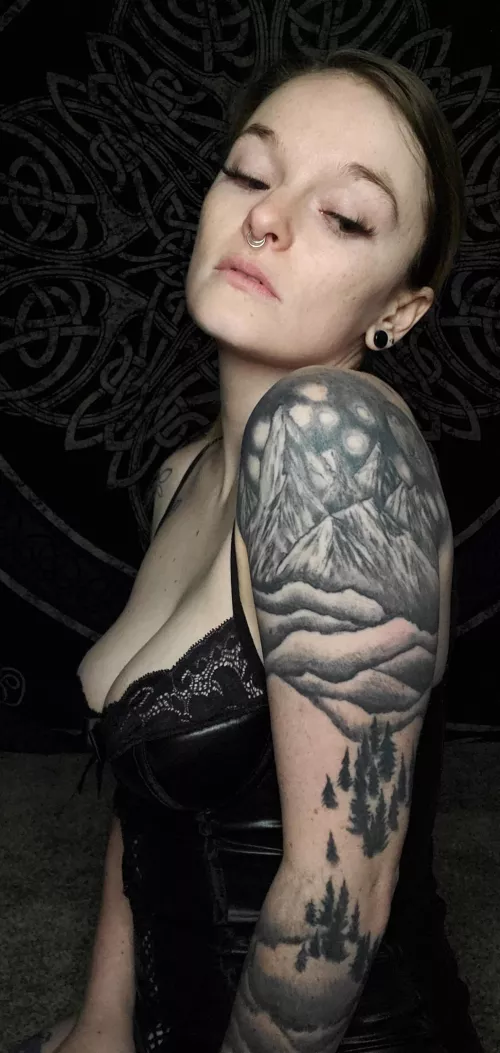 Yes, my sleeve is cook, and yes it hurt lol I cried