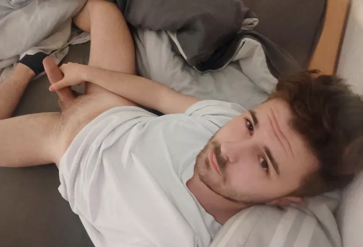 21🇩🇪 Thinking about creating a face+dick group. If you want to show it all! @saiums1 fit+