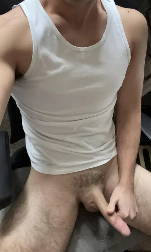 24 top. Need a loud, confident bro to make me cum quick. Must show face. Sc: jasongreene000