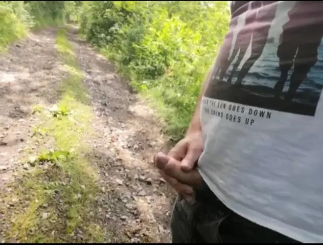 [44] Daddy is horny outside. Wanna come over?