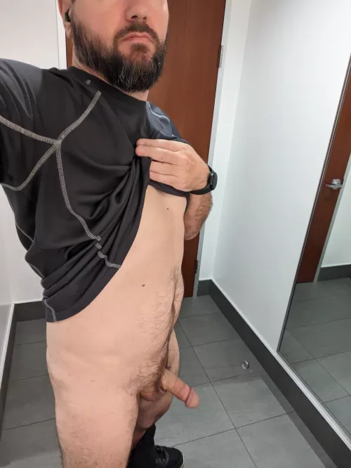 [45] Just another morning at the gym