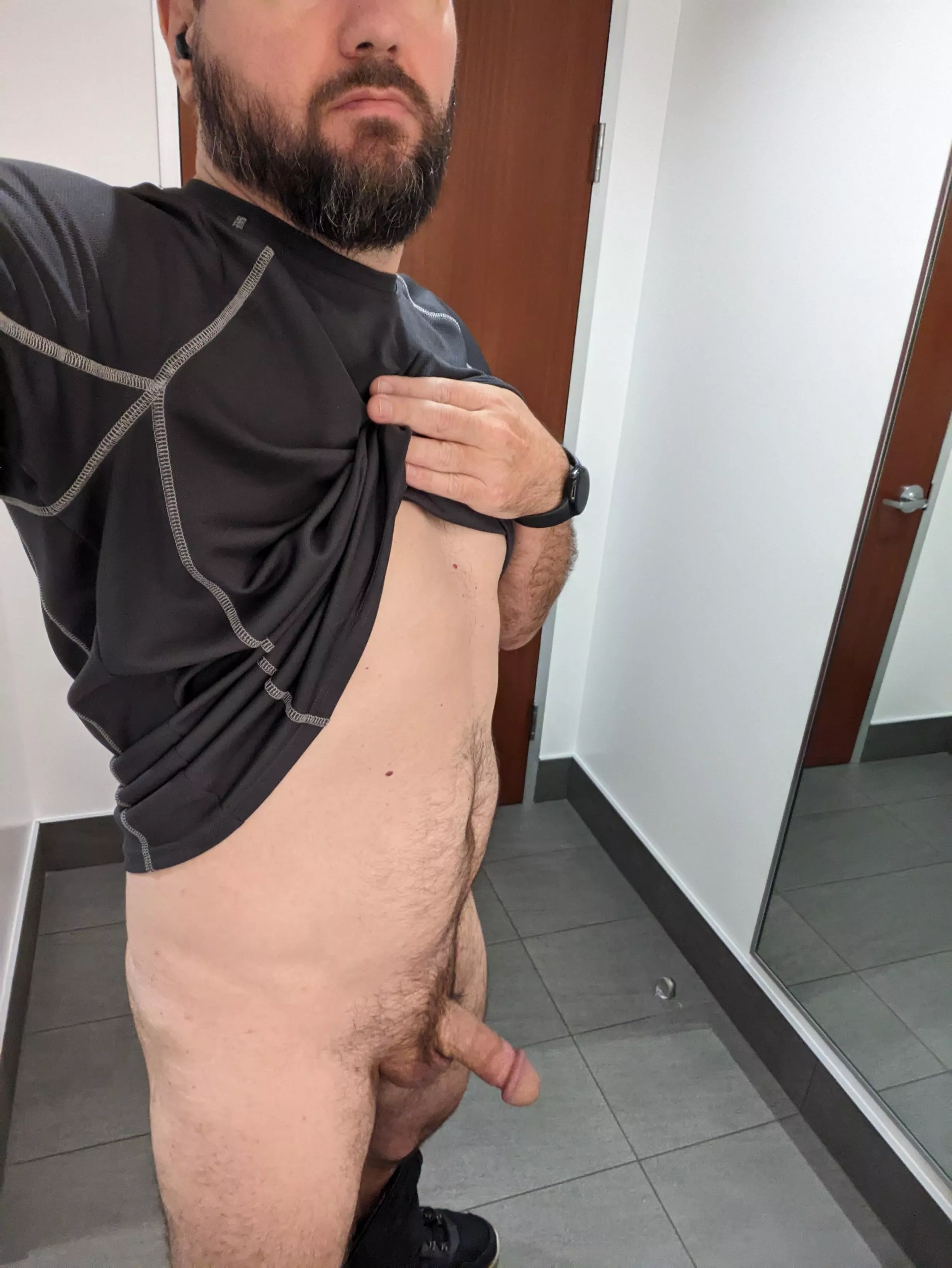 [45] Just another morning at the gym