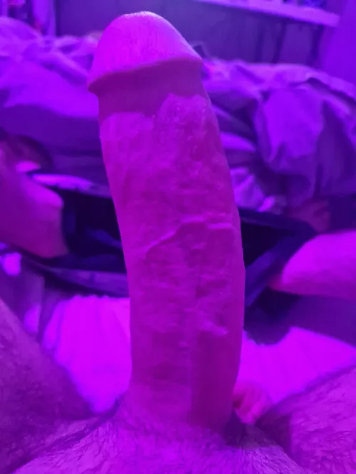 (Age 20) Thick dick with the bi/gamer lighting