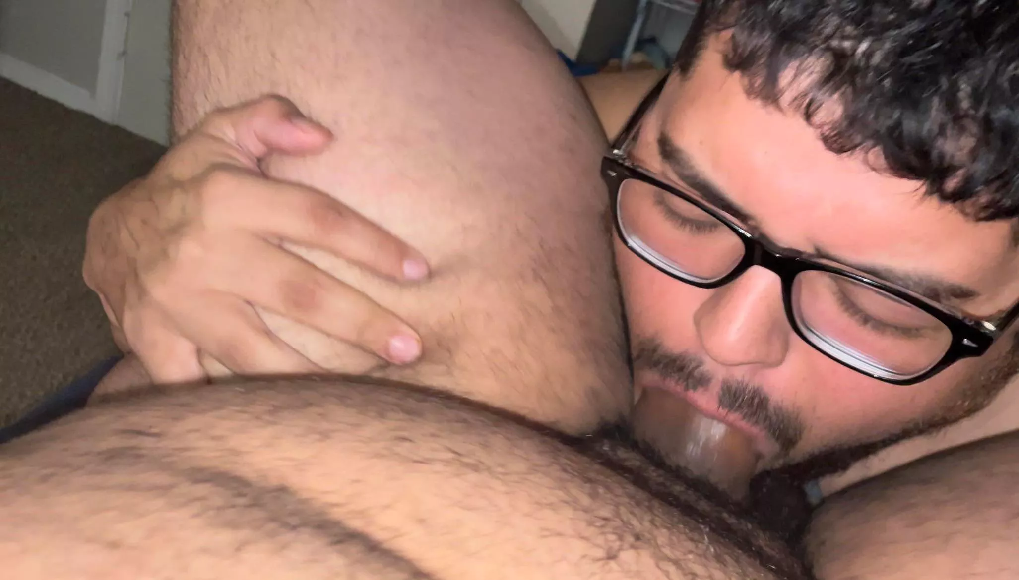 Any other sexy guys from Texas here? Don’t I look good with cock in my mouth 🐻😈