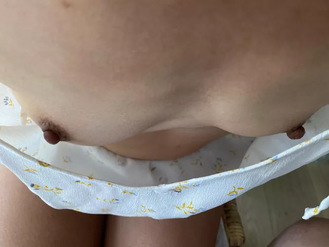 Are you looking down my top ??? (F)