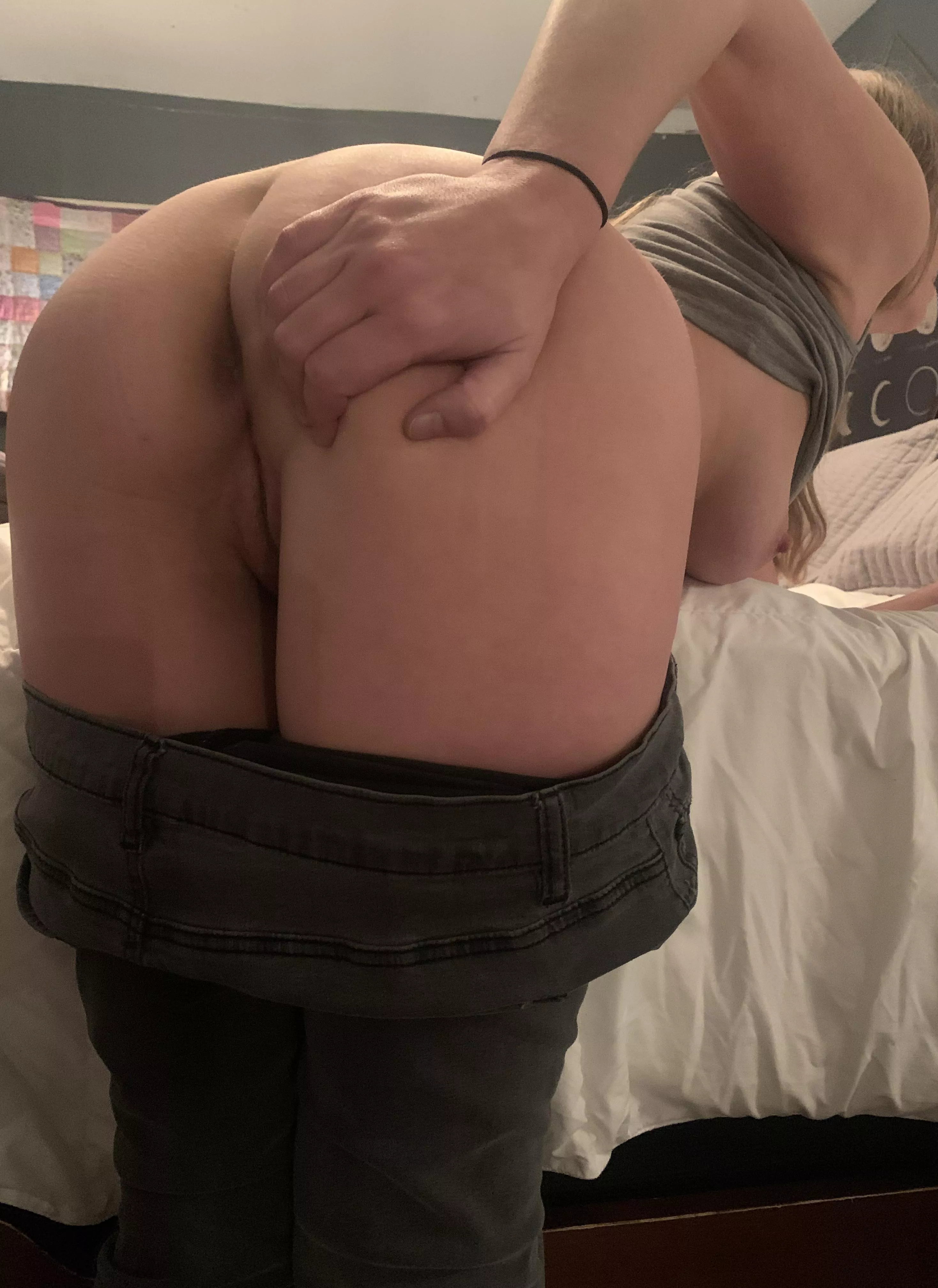 Ass eaters form a line [F38]
