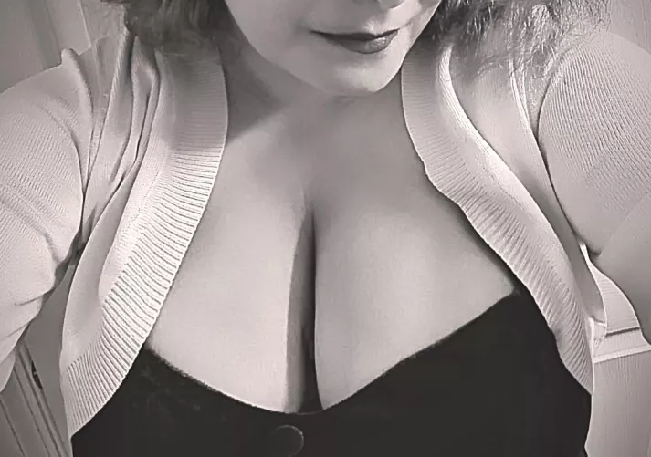 Caught you looking! It’s okay, I’d look too. 😊